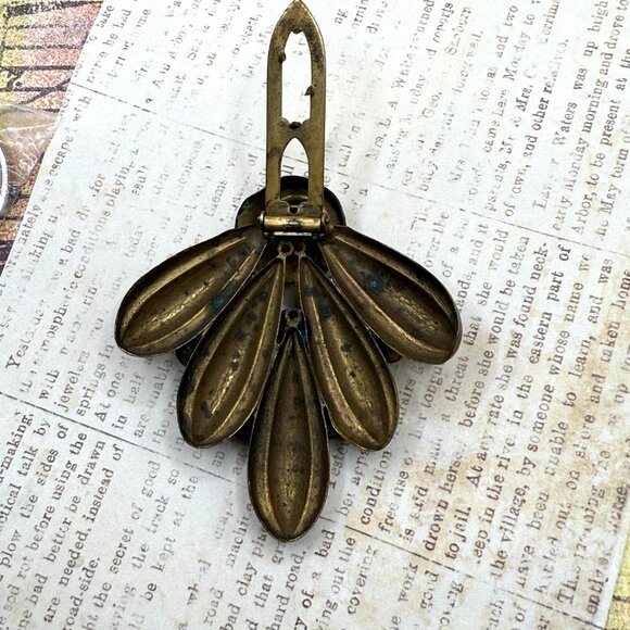 Vintage Very Old Large Dress Clip Brass Emerald Green Glass Art Deco Styled - Picture 4 of 11